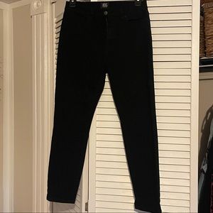 BDG Black Mid-Rise Ankle Cut Skinny Jean Size 28